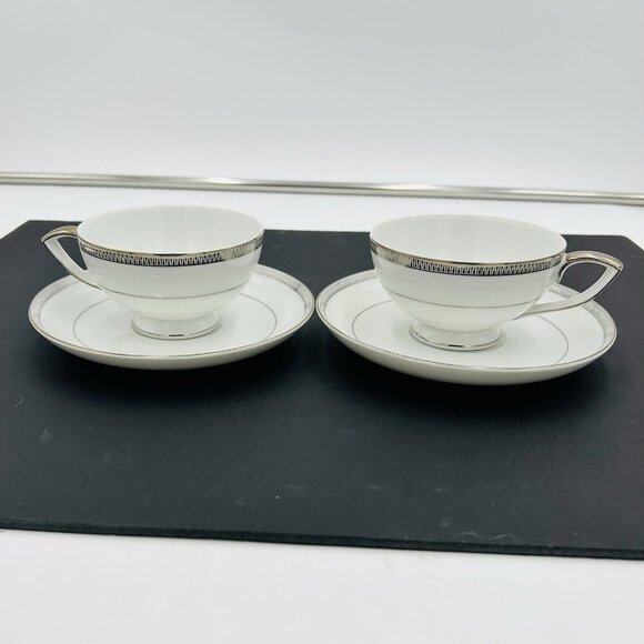 Mikasa 8258 Barclay Cups and Saucers White with Platinum Trim Service for 2 - Picture 1 of 16